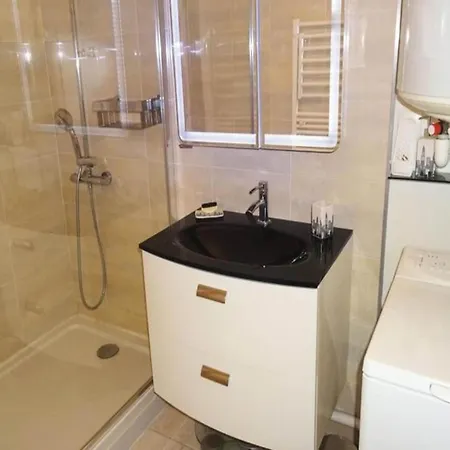 Studio For 4 People * 艾克斯莱班